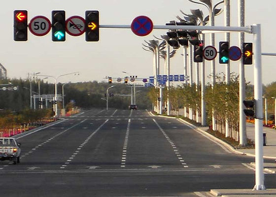 ISO9001 Approved Round 8m Outdoor Lighting Poles with Cross Arm Anti Rust