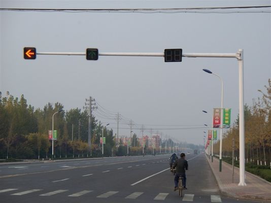 8M Height 11M Width Roadway Driveway Traffic Light Pole Galvanised Steel Pole