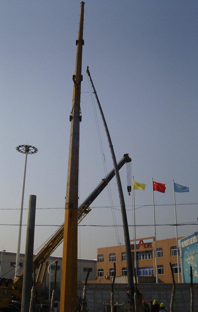 20m Port Professional High Mast Light Pole Hot Dip Galvanization OEM Customized 3