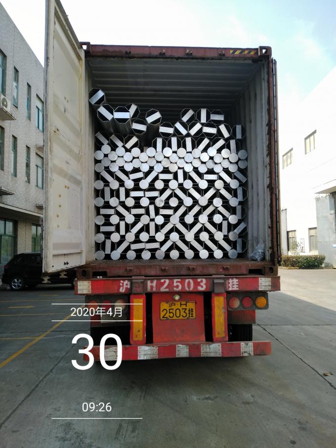 35FT 70FT 90FT Octagonal Galvanised Steel Power Pole With Bitumen Coating For Transmission Line Construction 0